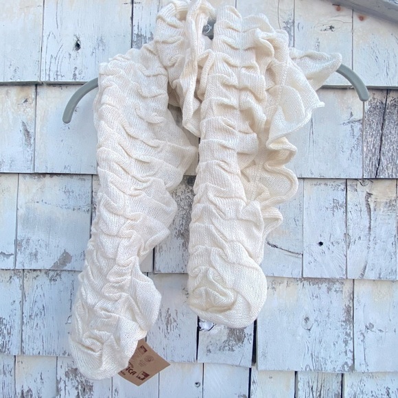 Knit 100% Alpaca Ruffle Scarf - Picture 1 of 5